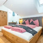 Unterhof Apartment *