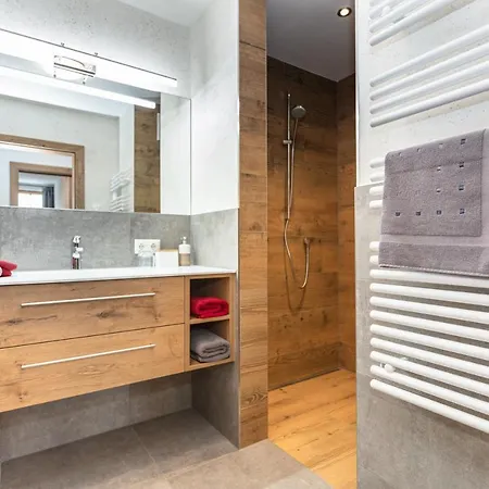 Unterhof ミッタージル